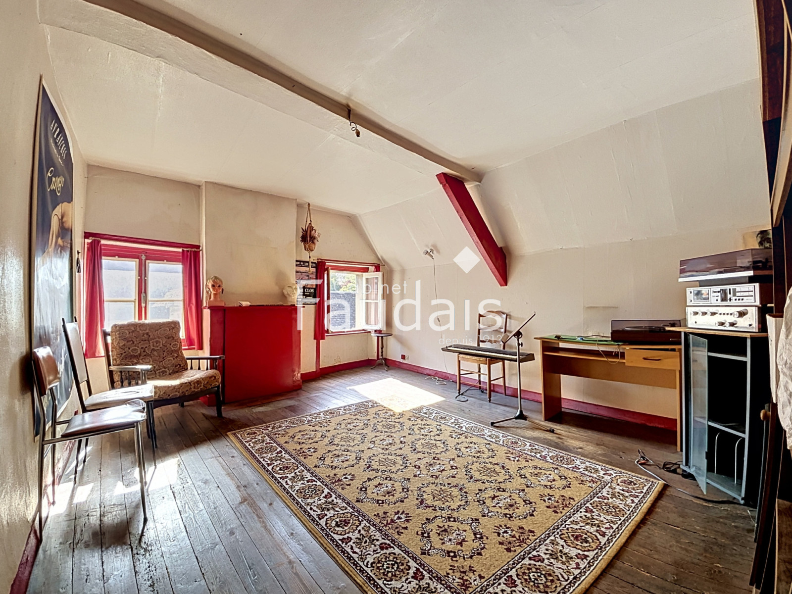 
                                                Vente
                                                 Maison de ville    Beau potentiel à rénover