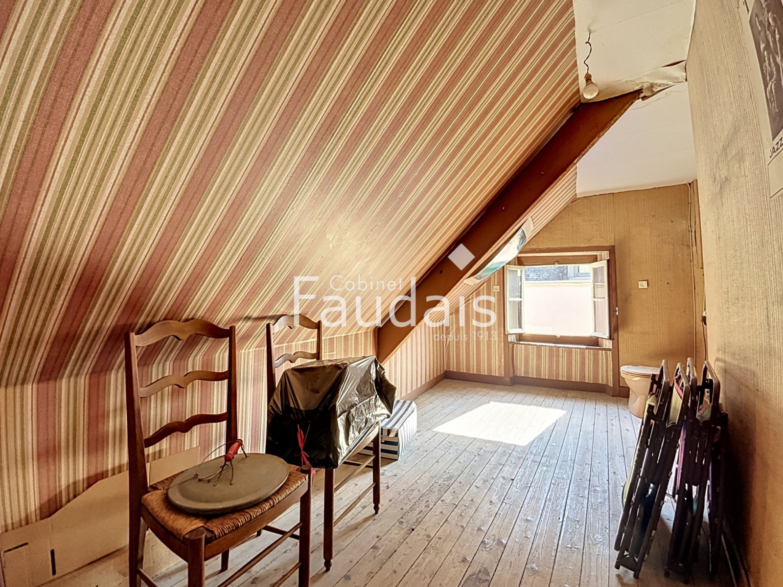 
                                                Vente
                                                 Maison de ville    Beau potentiel à rénover