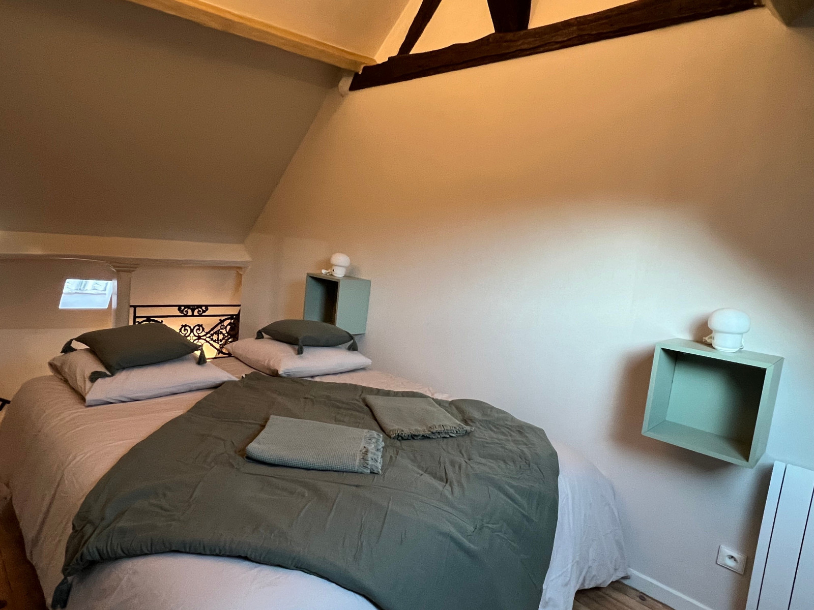 
                                                Location
                                                 Maison de ville cœur de Maule - 40 minutes Paris (loyer tout inclus)
