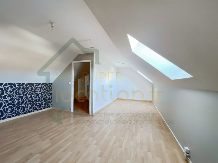 
                                                Location
                                                 Maison de ville de 5 chambres, proches des commodités