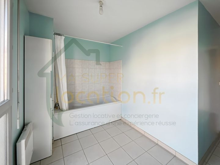 
                                                Location
                                                 Maison de ville de 5 chambres, proches des commodités