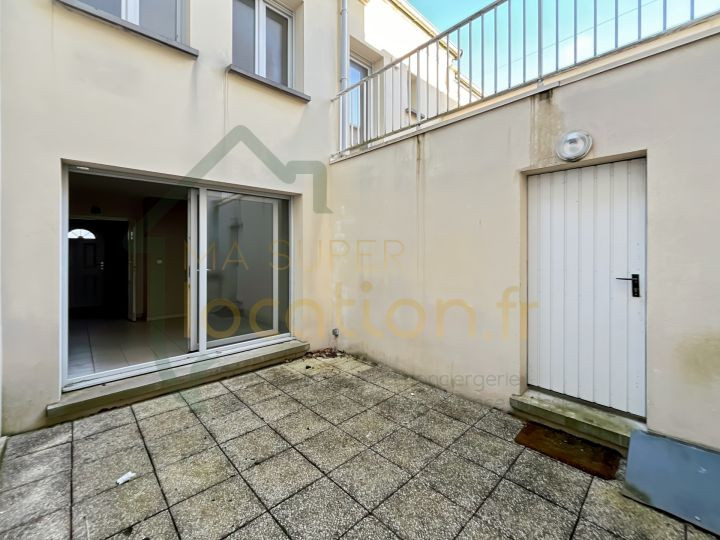 
                                                Location
                                                 Maison de ville de 5 chambres, proches des commodités