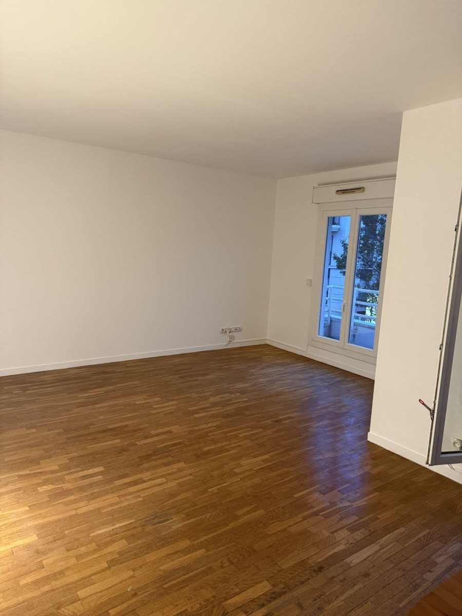 
                                                Location
                                                 Maison de ville rénovée /calme /proche La Défense