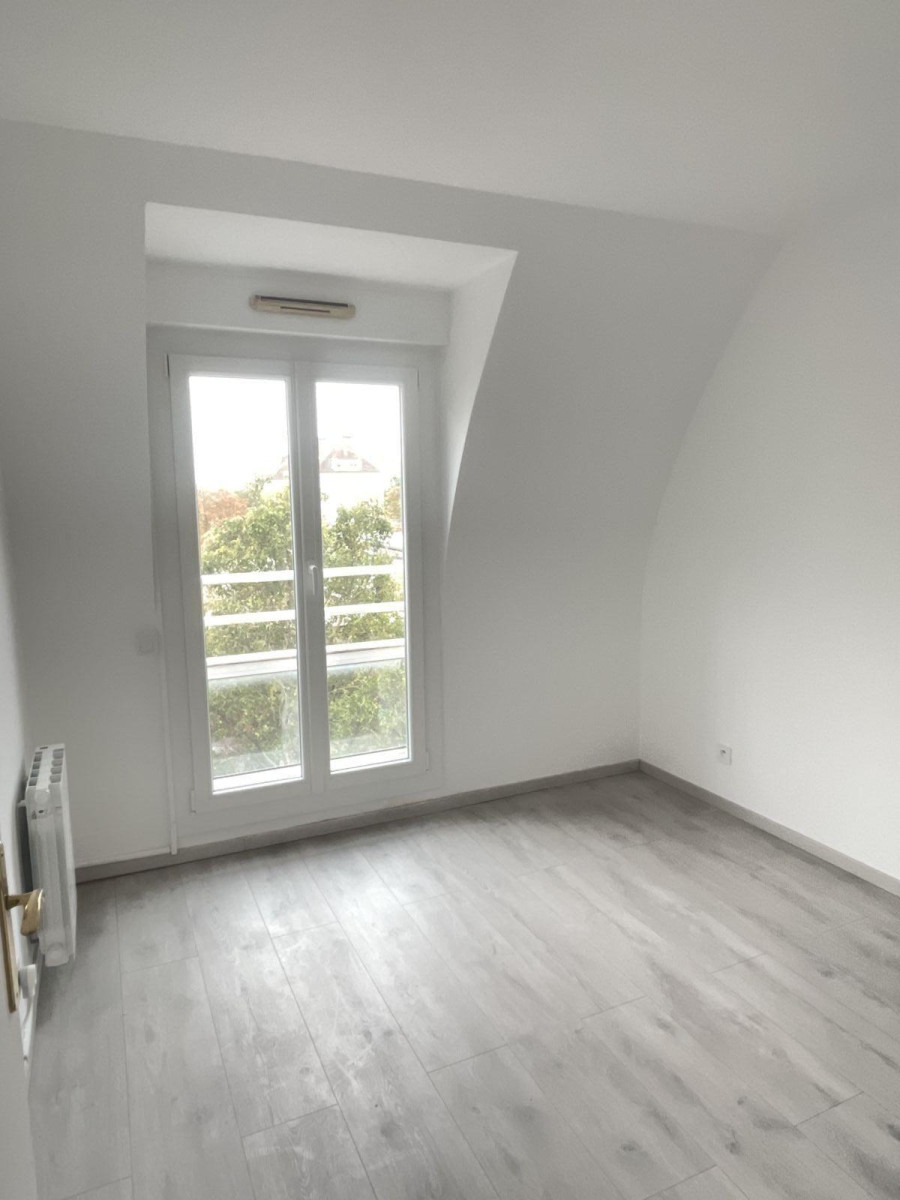 
                                                Location
                                                 Maison de ville rénovée /calme /proche La Défense