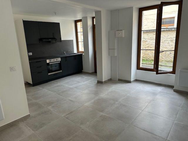 
                                                Location
                                                 Maison de ville rénovée - Centre-ville Chamarande