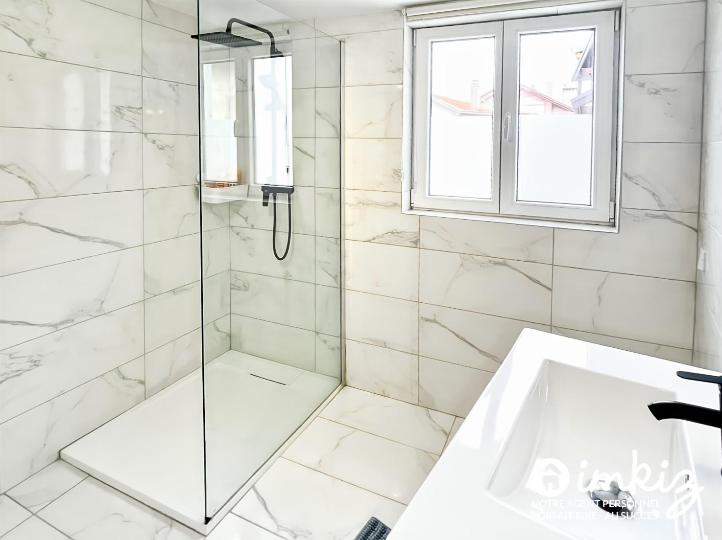 
                                                Vente
                                                 Maison  de ville sur 3 niveaux avec vue Lac Léman