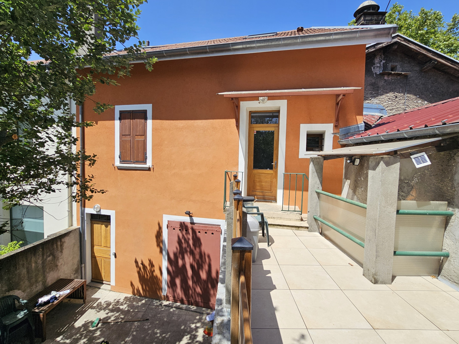 
                                                Location
                                                 Maison de ville T4, surface au sol 92.83m² avec jardin. Calme et commodités à proximité.