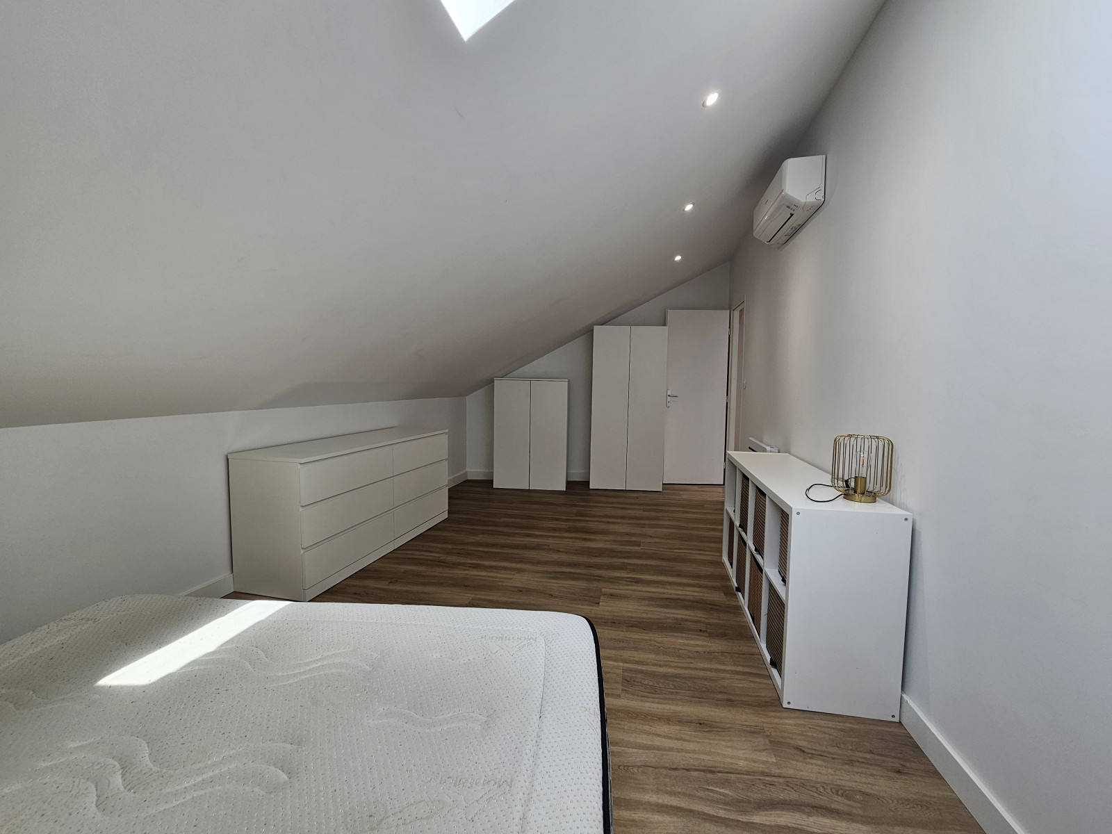 
                                                Location
                                                 Maison de ville T4, surface au sol 92.83m² avec jardin. Calme et commodités à proximité.