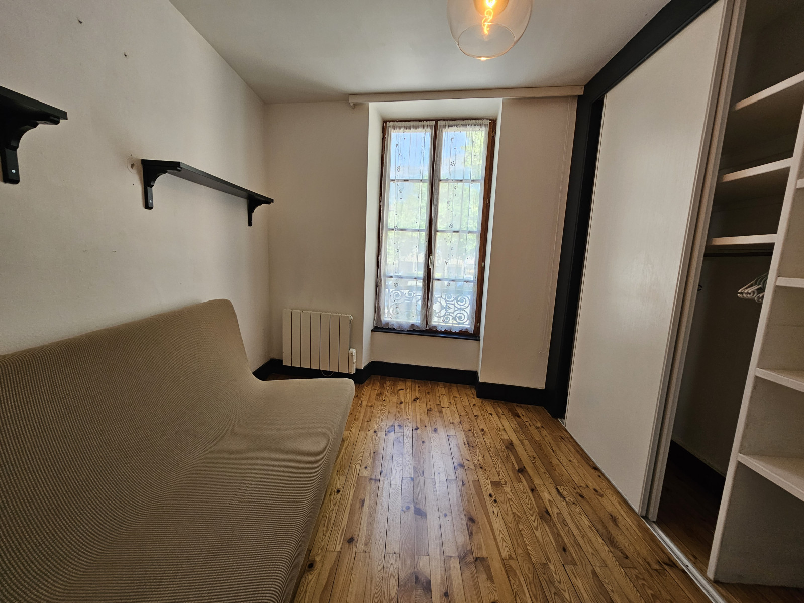 
                                                Location
                                                 Maison de ville T4, surface au sol 92.83m² avec jardin. Calme et commodités à proximité.