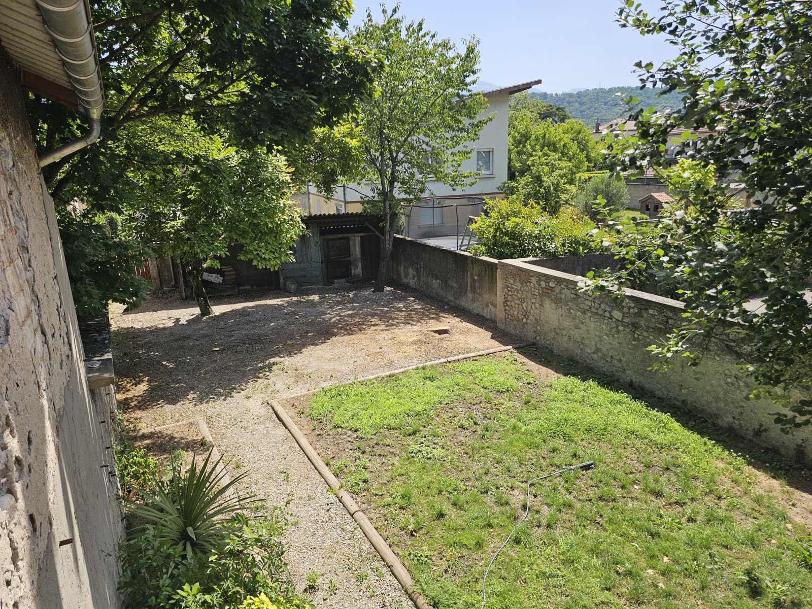 
                                                Location
                                                 Maison de ville T4, surface au sol 92.83m² avec jardin. Calme et commodités à proximité.