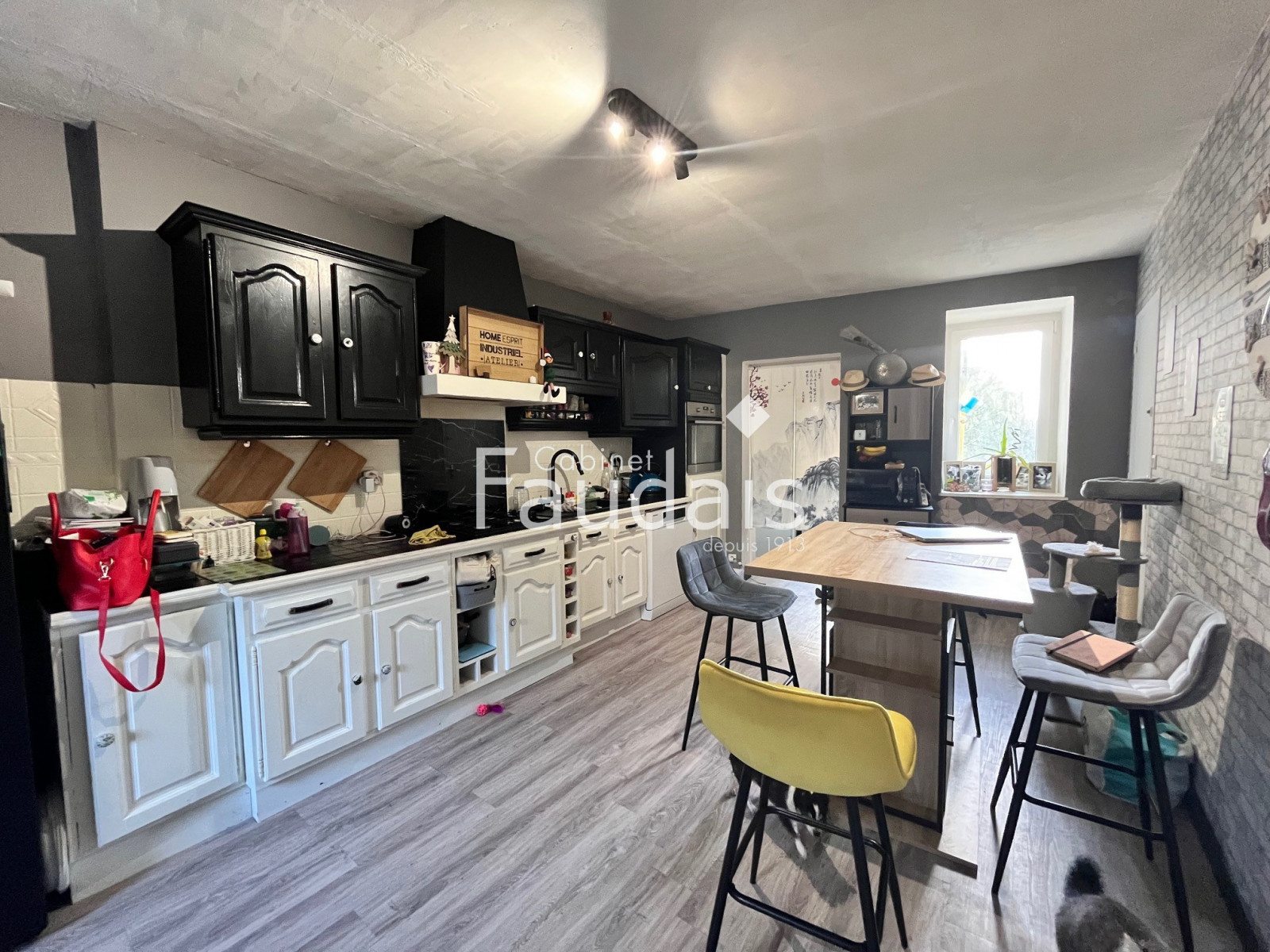 
                                                Vente
                                                 MAISON DE VILLE TORIGNY-TRAVAUX RECENTS