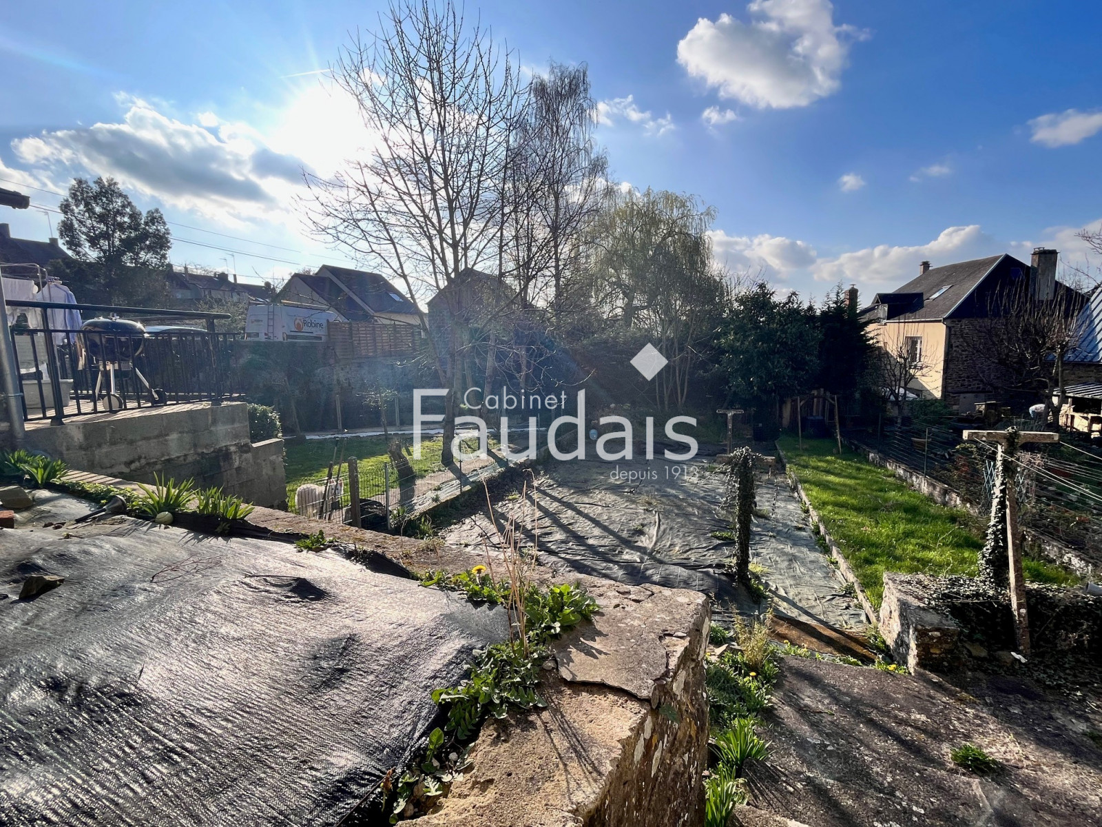 
                                                Vente
                                                 MAISON DE VILLE TORIGNY-TRAVAUX RECENTS