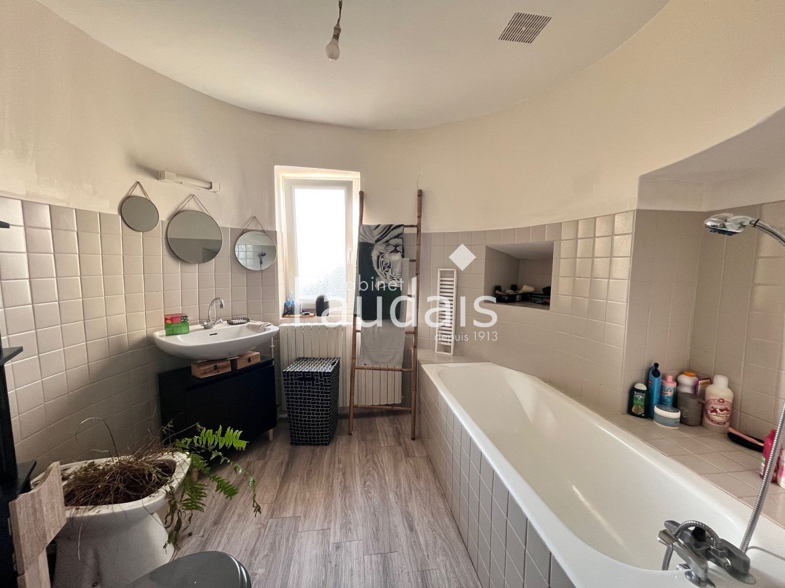 
                                                Vente
                                                 MAISON DE VILLE TORIGNY-TRAVAUX RECENTS