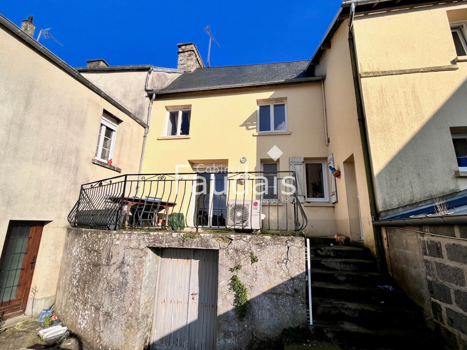 
                                                Vente
                                                 MAISON DE VILLE TORIGNY-TRAVAUX RECENTS