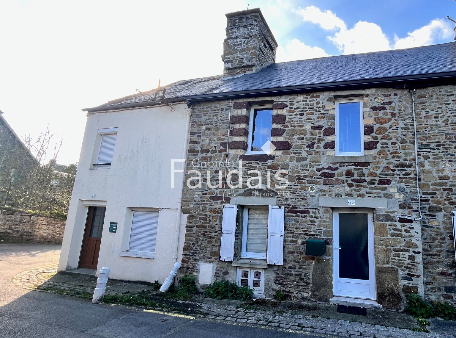 
                                                Vente
                                                 MAISON DE VILLE TORIGNY-TRAVAUX RECENTS