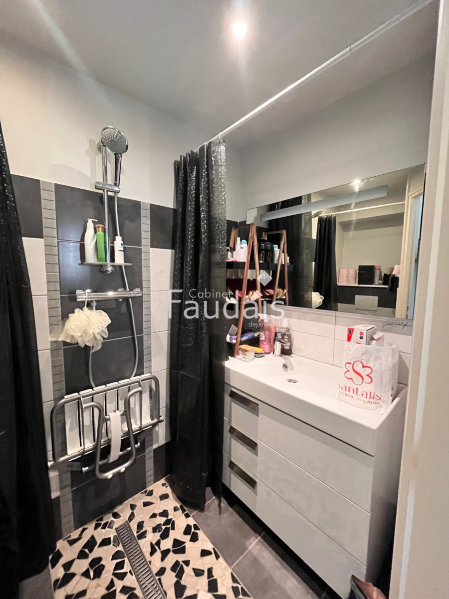 
                                                Vente
                                                 MAISON DE VILLE TORIGNY-TRAVAUX RECENTS