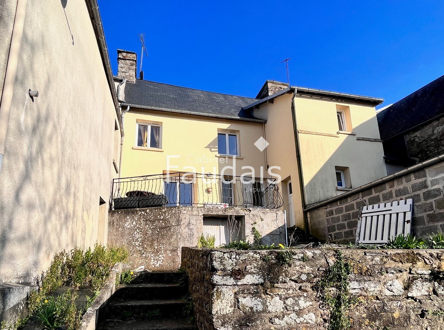 
                                                Vente
                                                 MAISON DE VILLE TORIGNY-TRAVAUX RECENTS