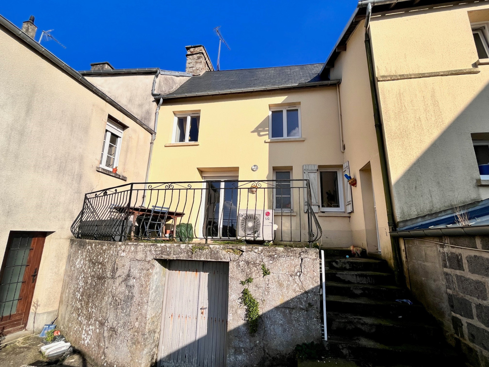 
                                                Vente
                                                 MAISON DE VILLE TORIGNY-TRAVAUX RECENTS