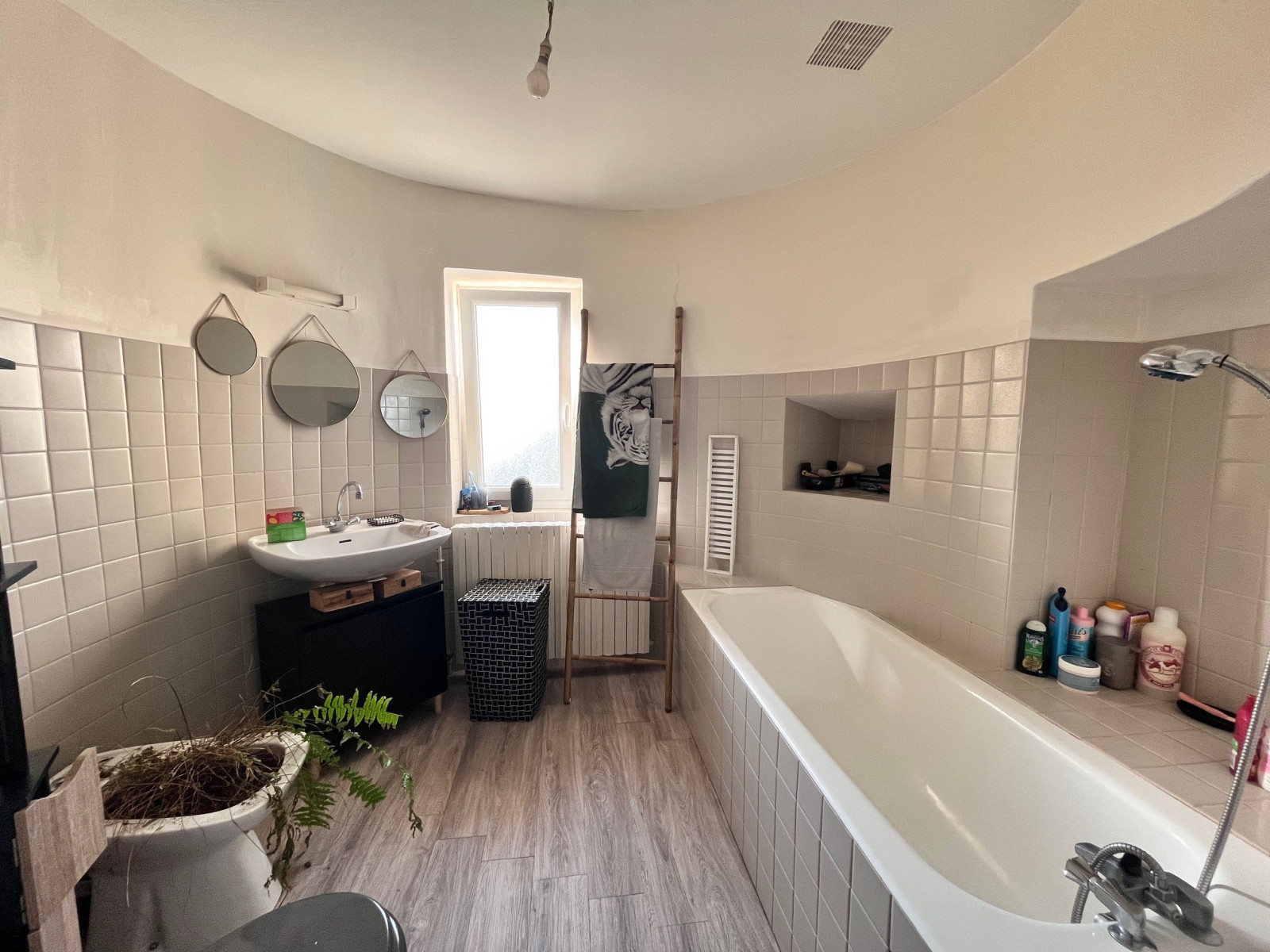 
                                                Vente
                                                 MAISON DE VILLE TORIGNY-TRAVAUX RECENTS