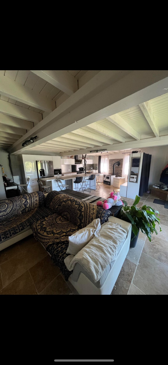 
                                                Vente
                                                 MAISON D'HABITATION AVEC 7HA DE TERRAINS