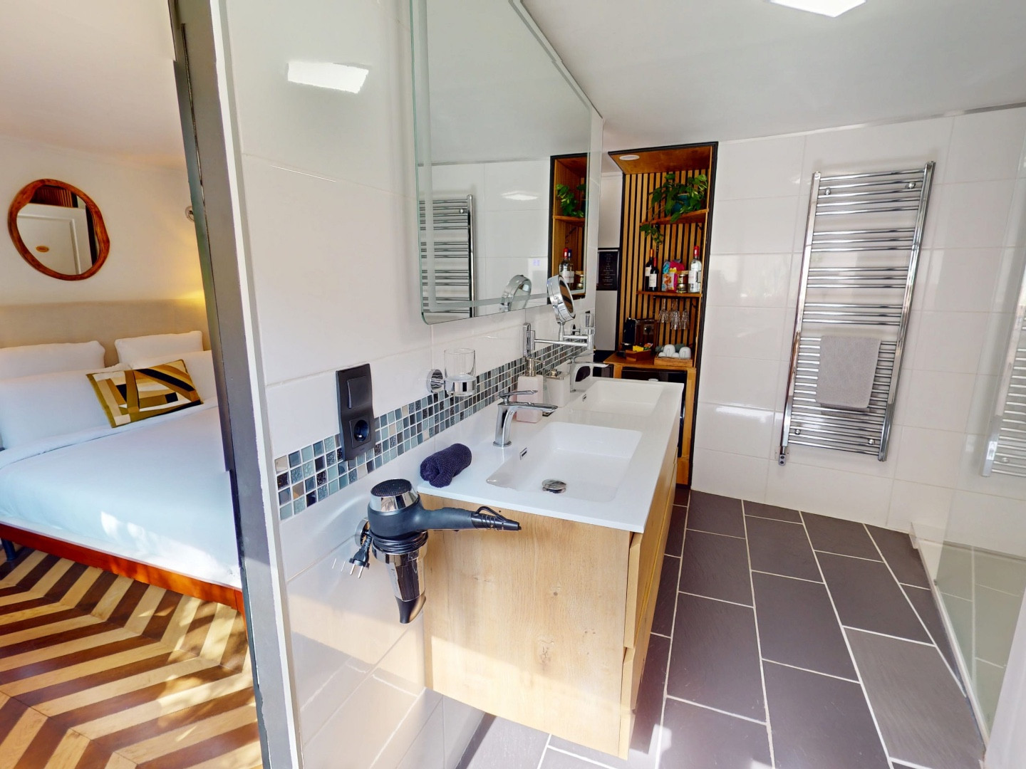 
                                                Vente
                                                 Maison D'Hôtes 200m2 - Jardin Public