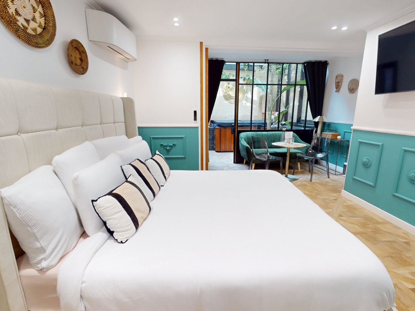 
                                                Vente
                                                 Maison D'Hôtes 200m2 - Jardin Public