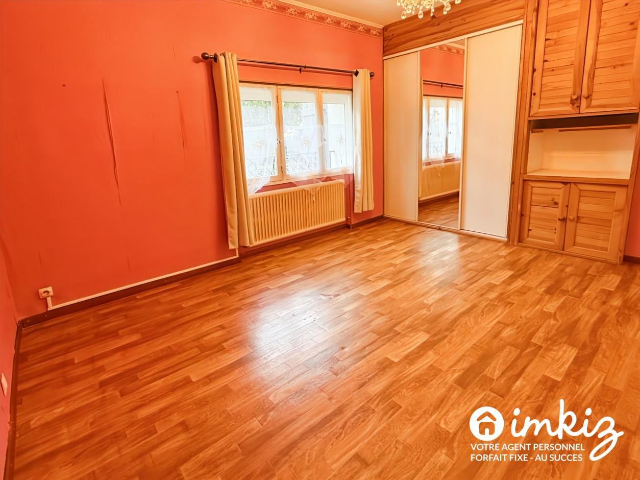 
                                                Vente
                                                 Maison divisé en 2 appartements avec piscine