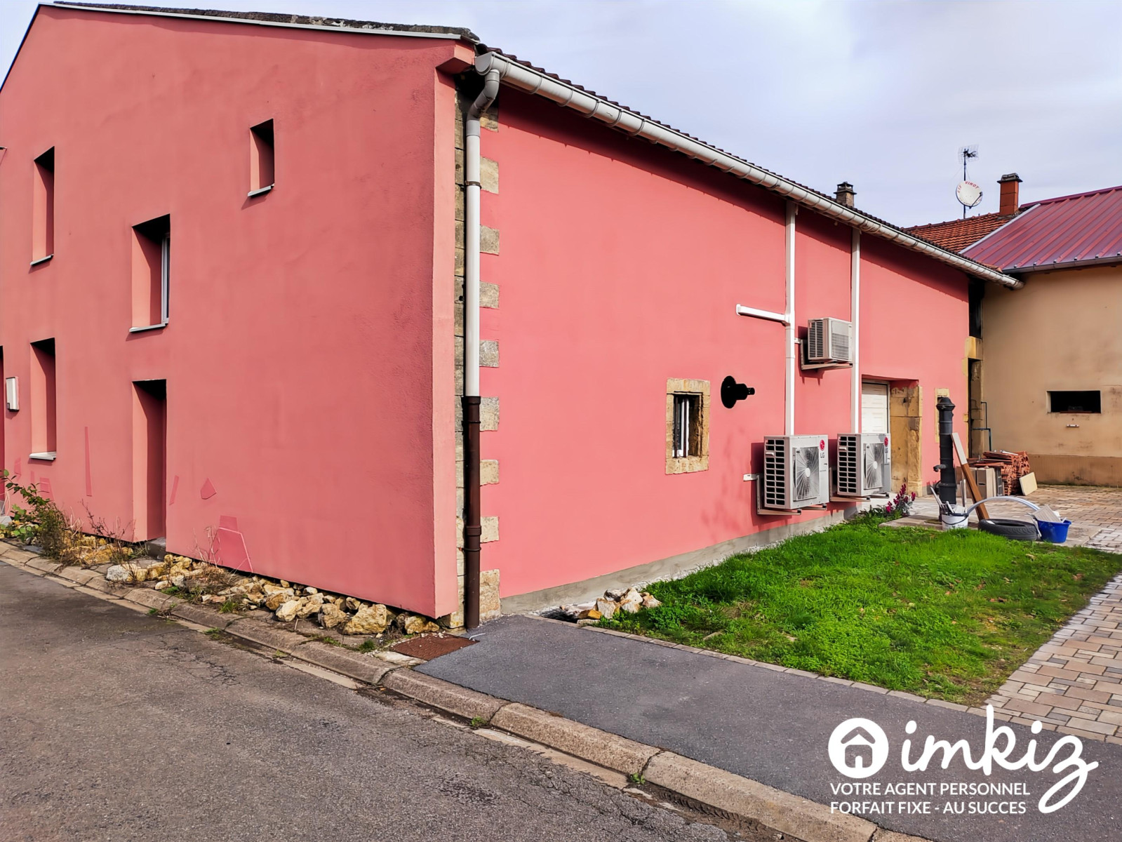 
                                                Vente
                                                 Maison divisée en 4 logements – Idéal investisseur