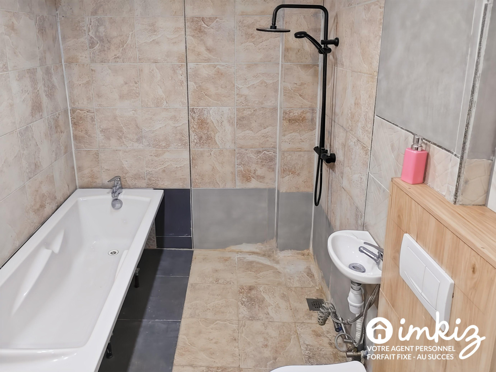 
                                                Vente
                                                 Maison divisée en 4 logements – Idéal investisseur