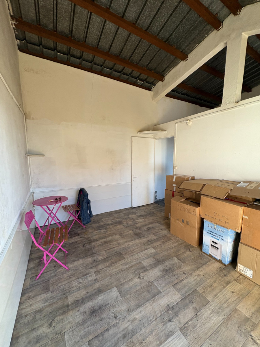 
                                                Vente
                                                 maison divisée en deux logements T3