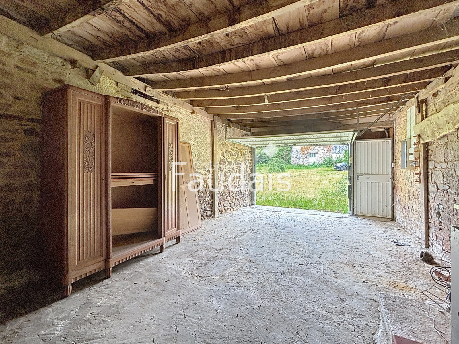 
                                                Vente
                                                 Maison en pierre à vendre entre Saint-Lô et Coutances   Calm