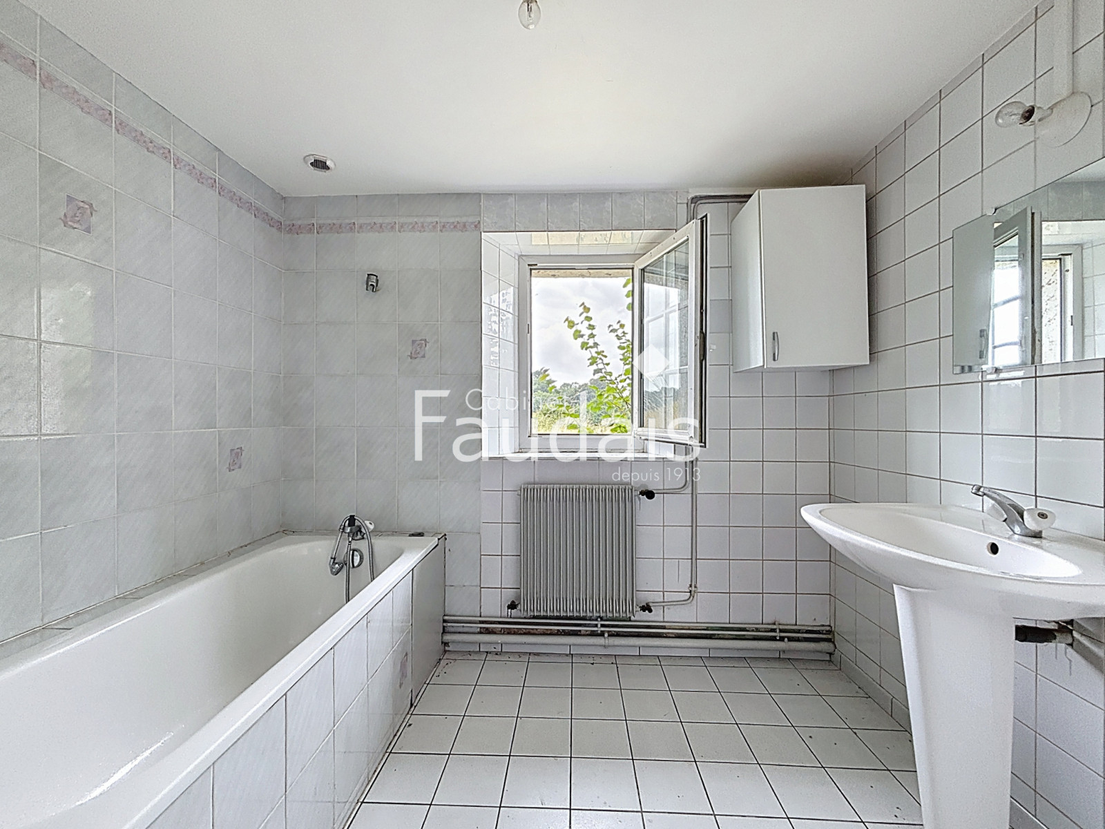 
                                                Vente
                                                 Maison en pierre à vendre entre Saint-Lô et Coutances   Calm