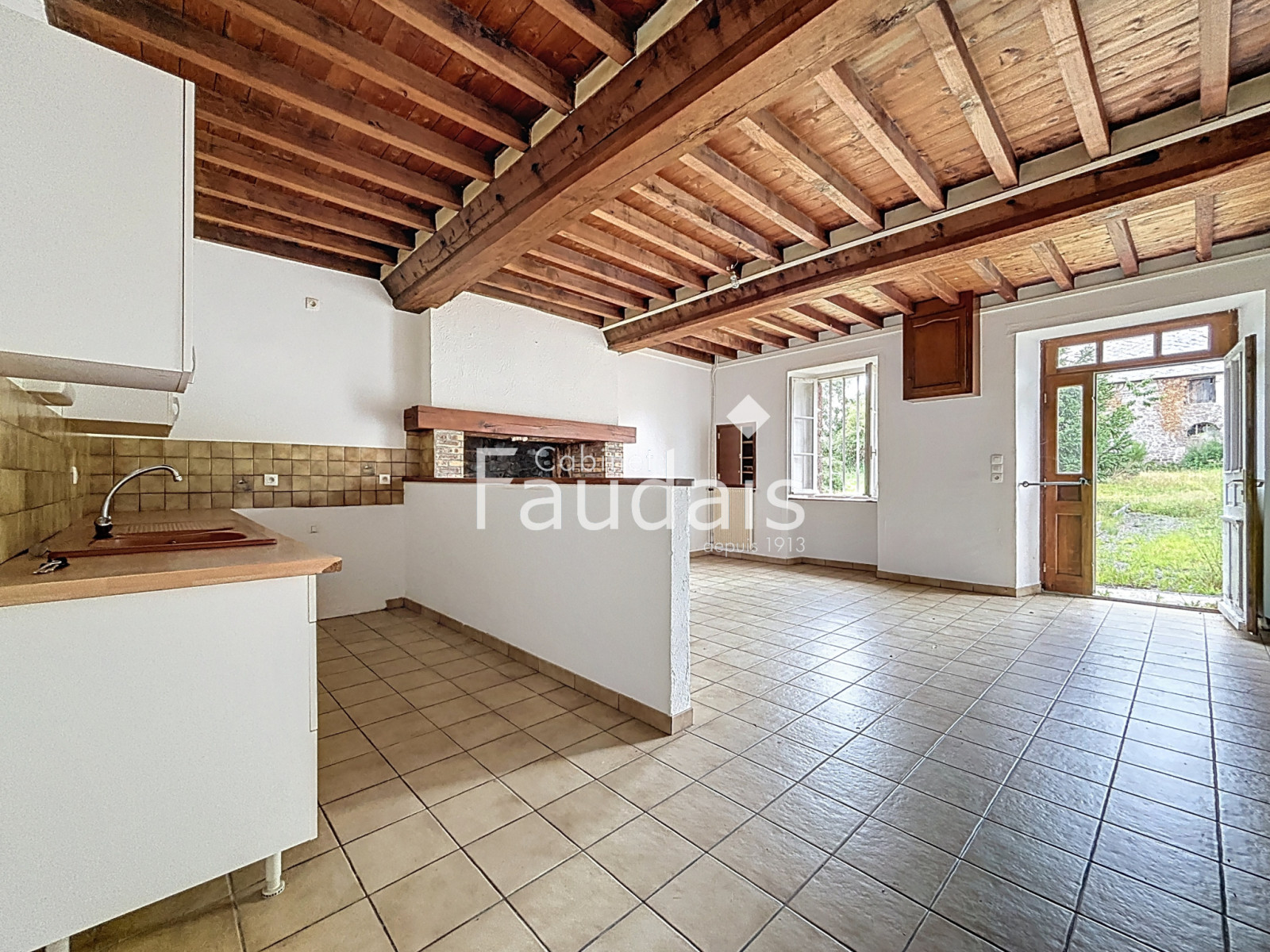 
                                                Vente
                                                 Maison en pierre à vendre entre Saint-Lô et Coutances   Calm