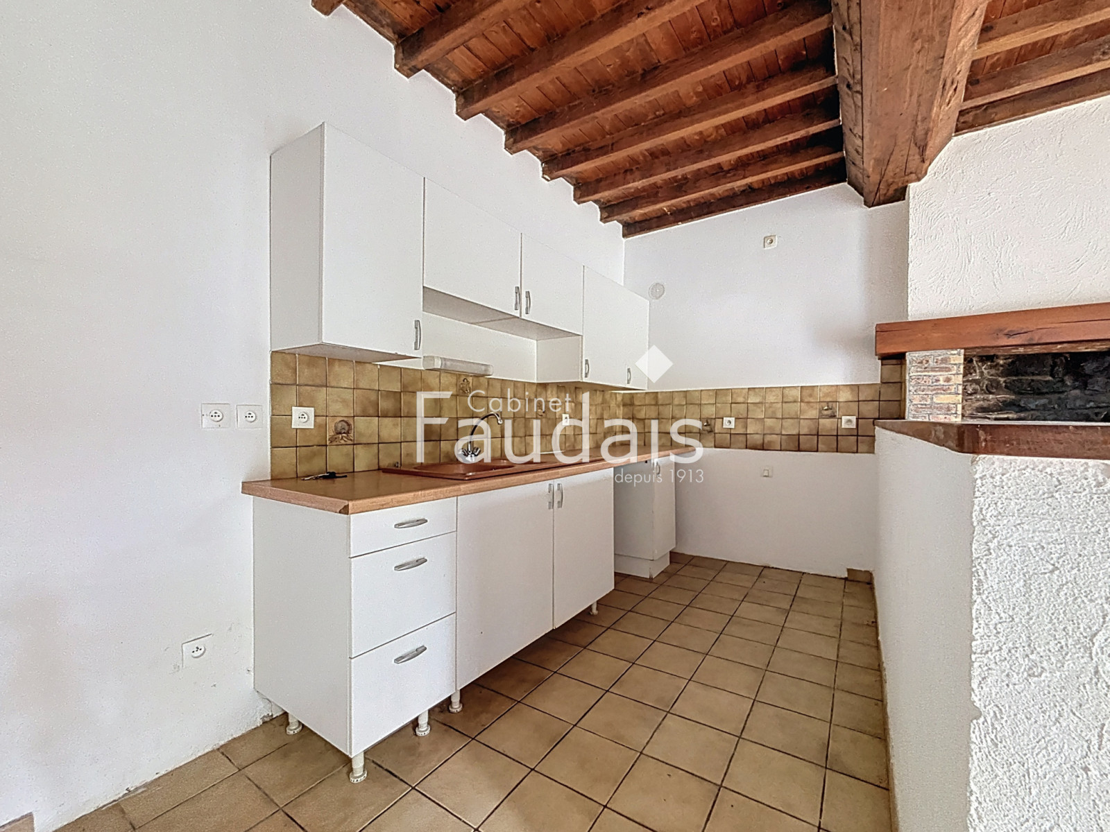 
                                                Vente
                                                 Maison en pierre à vendre entre Saint-Lô et Coutances   Calm