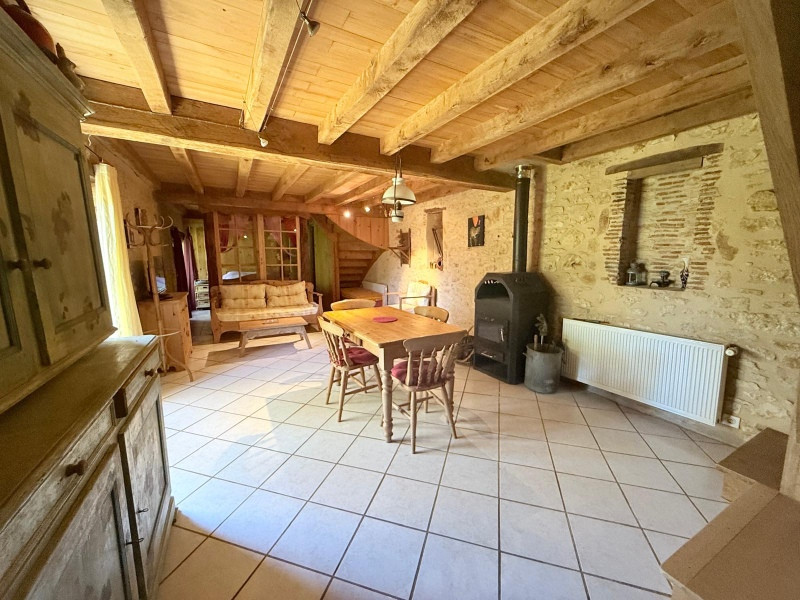 
                                                Vente
                                                 Maison en pierre avec 2 gîtes, piscine  et 6,5 hectares de terrain – secteur Lalinde