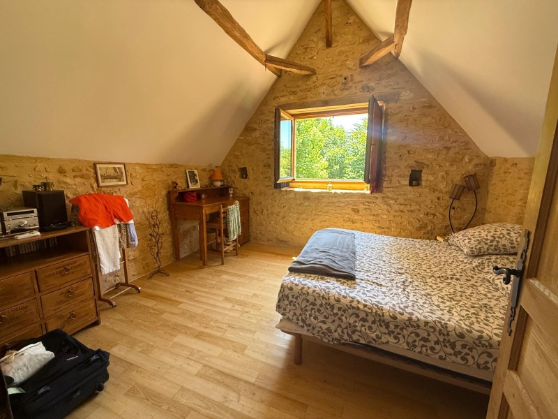 
                                                Vente
                                                 Maison en pierre avec 2 gîtes, piscine  et 6,5 hectares de terrain – secteur Lalinde