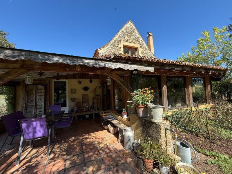 
                                                Vente
                                                 Maison en pierre avec 2 gîtes, piscine  et 6,5 hectares de terrain – secteur Lalinde