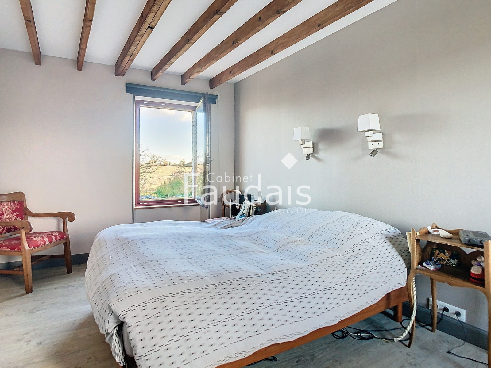 
                                                Vente
                                                 Maison en pierre avec grand terrain CONDE SUR VIRE