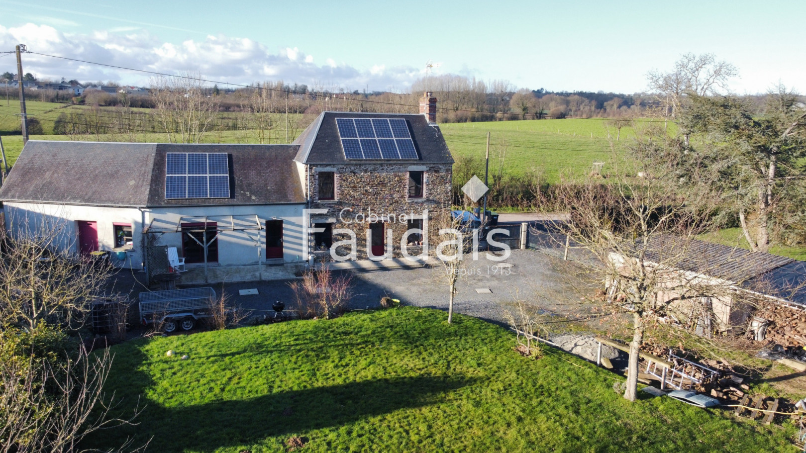 
                                                Vente
                                                 Maison en pierre avec grand terrain CONDE SUR VIRE