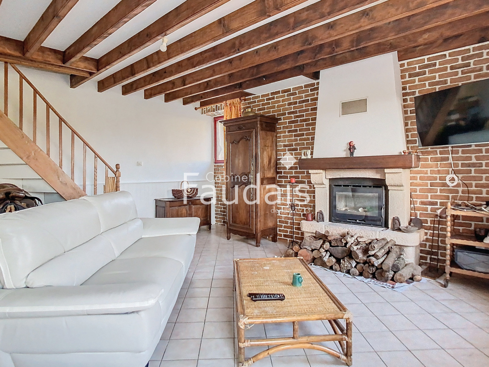 
                                                Vente
                                                 Maison en pierre avec grand terrain CONDE SUR VIRE