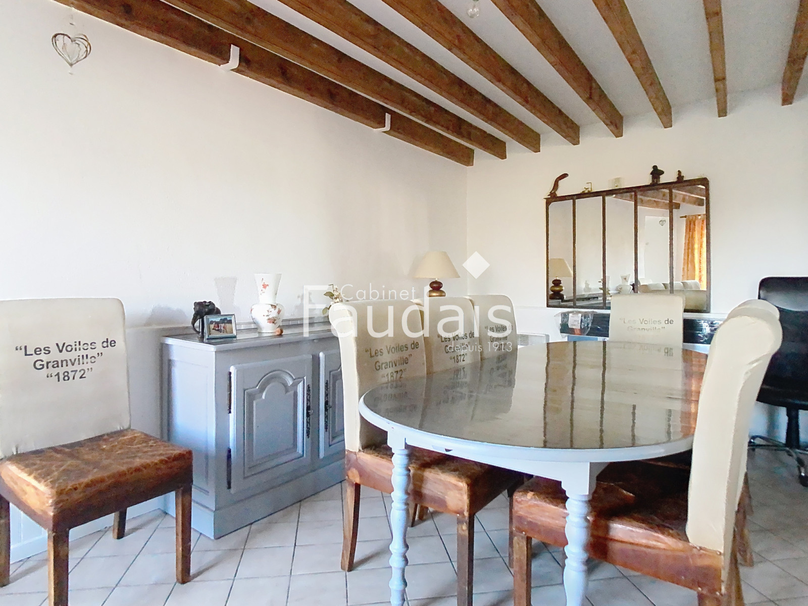 
                                                Vente
                                                 Maison en pierre avec grand terrain CONDE SUR VIRE