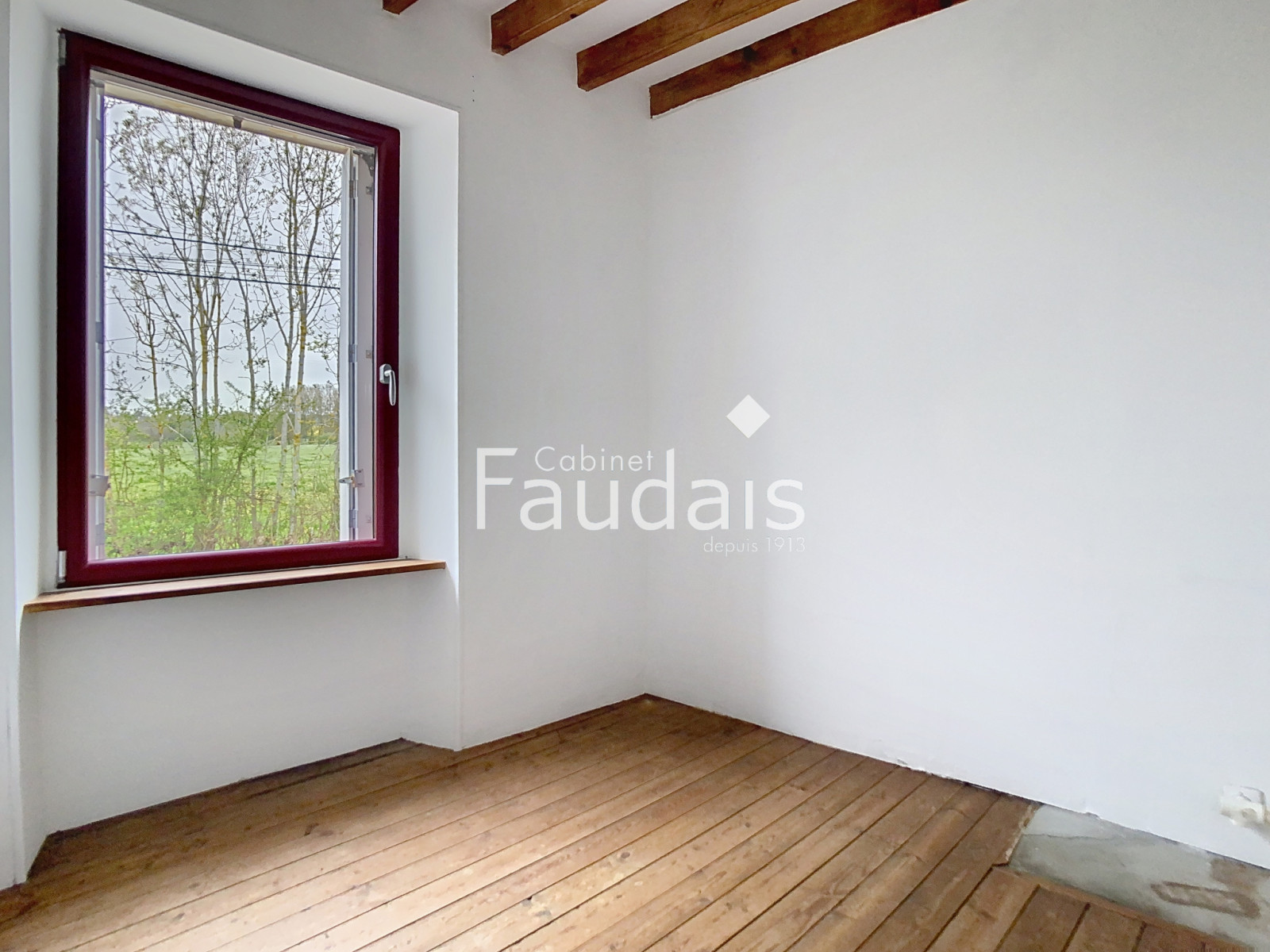 
                                                Vente
                                                 Maison en pierre avec grand terrain CONDE SUR VIRE