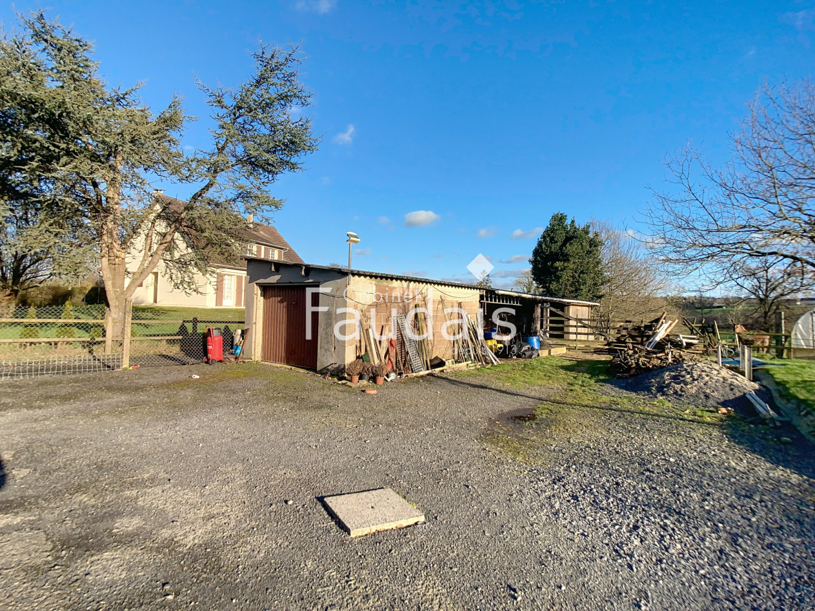 
                                                Vente
                                                 Maison en pierre avec grand terrain CONDE SUR VIRE