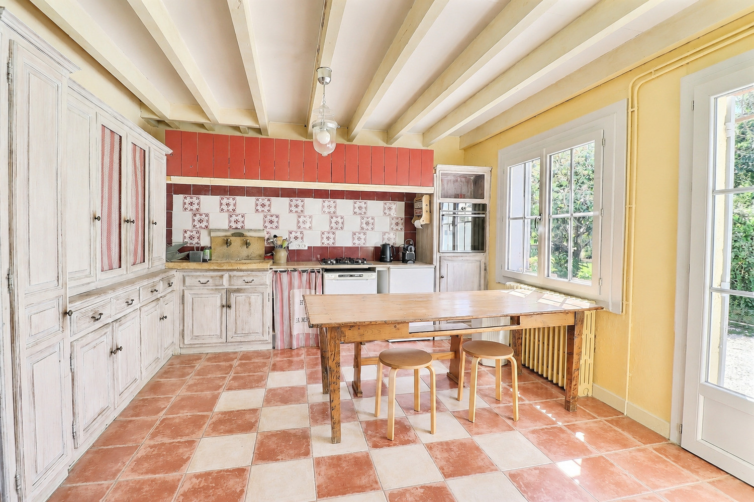 
                                                Vente
                                                 Maison en pierre avec piscine et dépendances