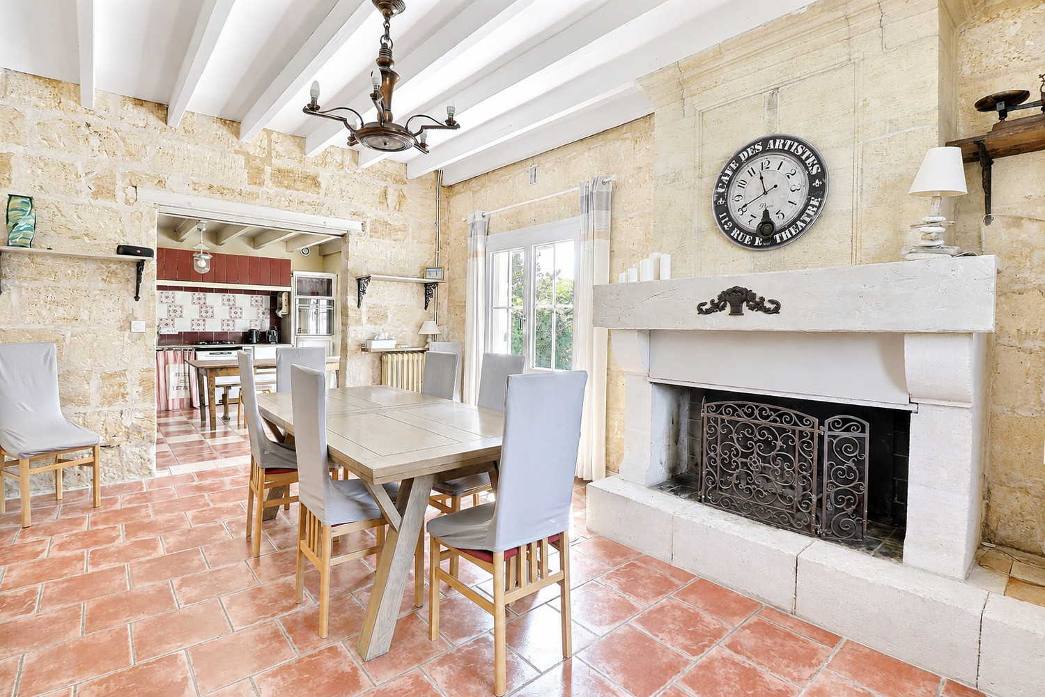 
                                                Vente
                                                 Maison en pierre avec piscine et dépendances