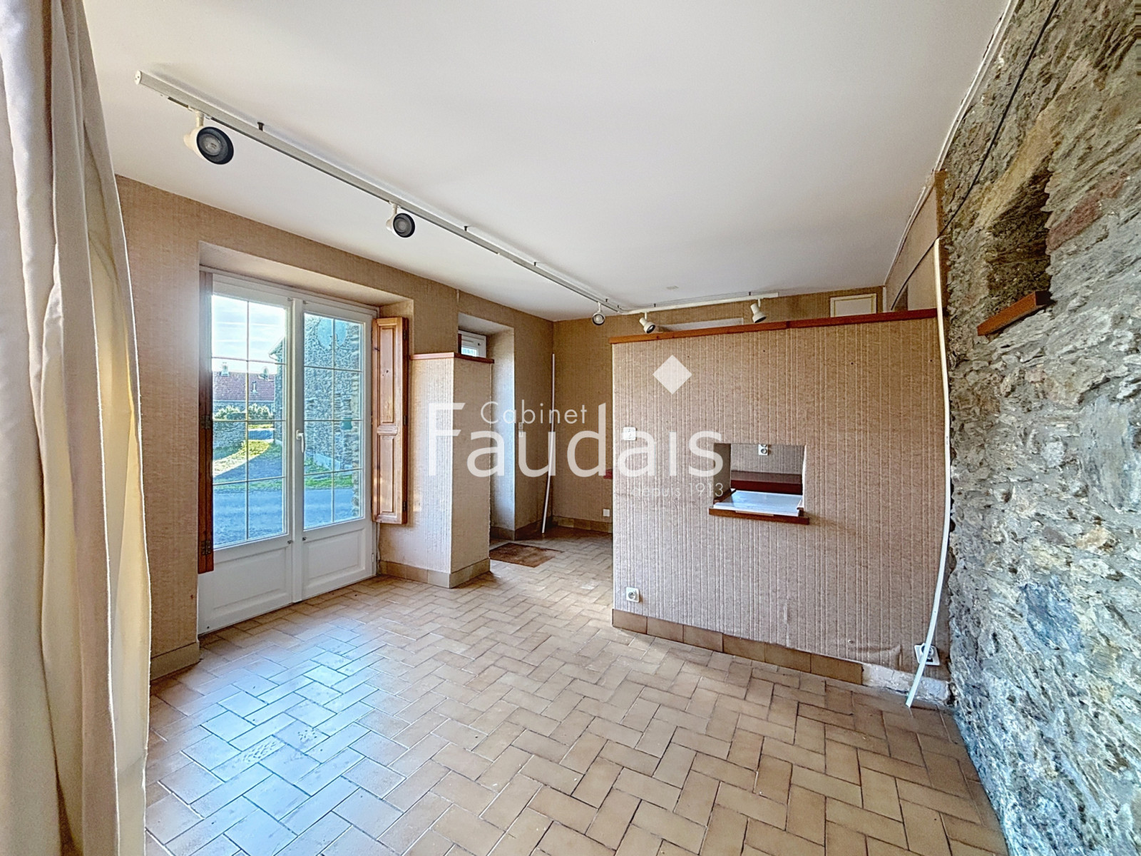 
                                                Vente
                                                 Maison en pierre avec potentiel et dépendances   Saint-Georg