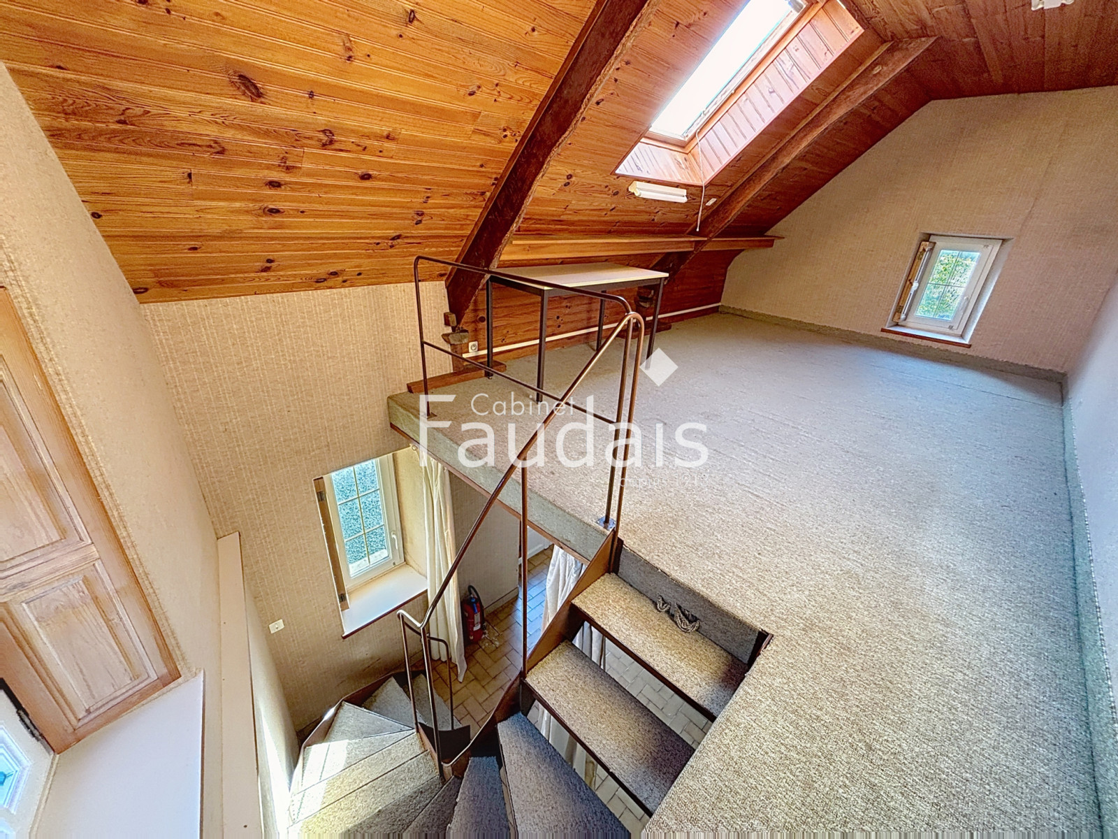 
                                                Vente
                                                 Maison en pierre avec potentiel et dépendances   Saint-Georg