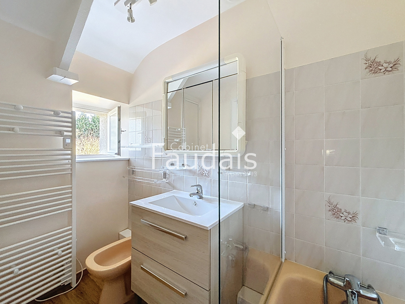 
                                                Vente
                                                 Maison en pierre avec potentiel et dépendances   Saint-Georg