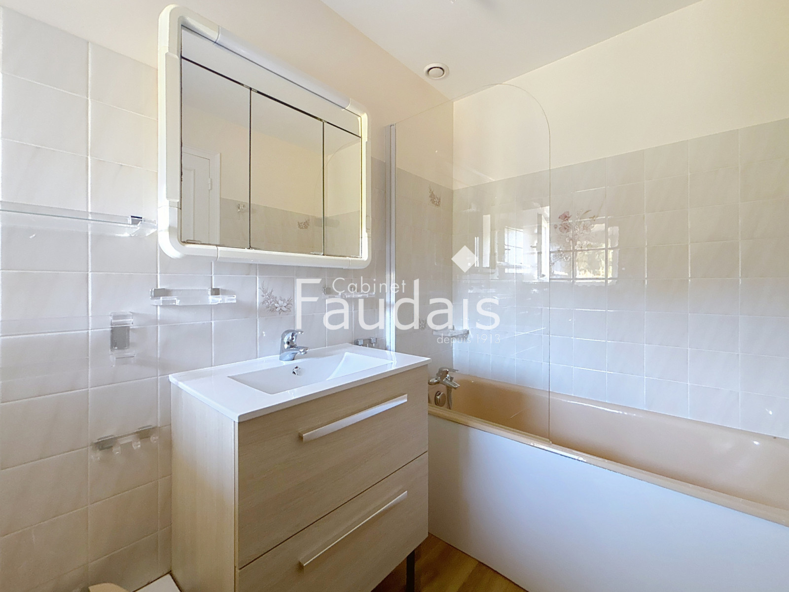 
                                                Vente
                                                 Maison en pierre avec potentiel et dépendances   Saint-Georg