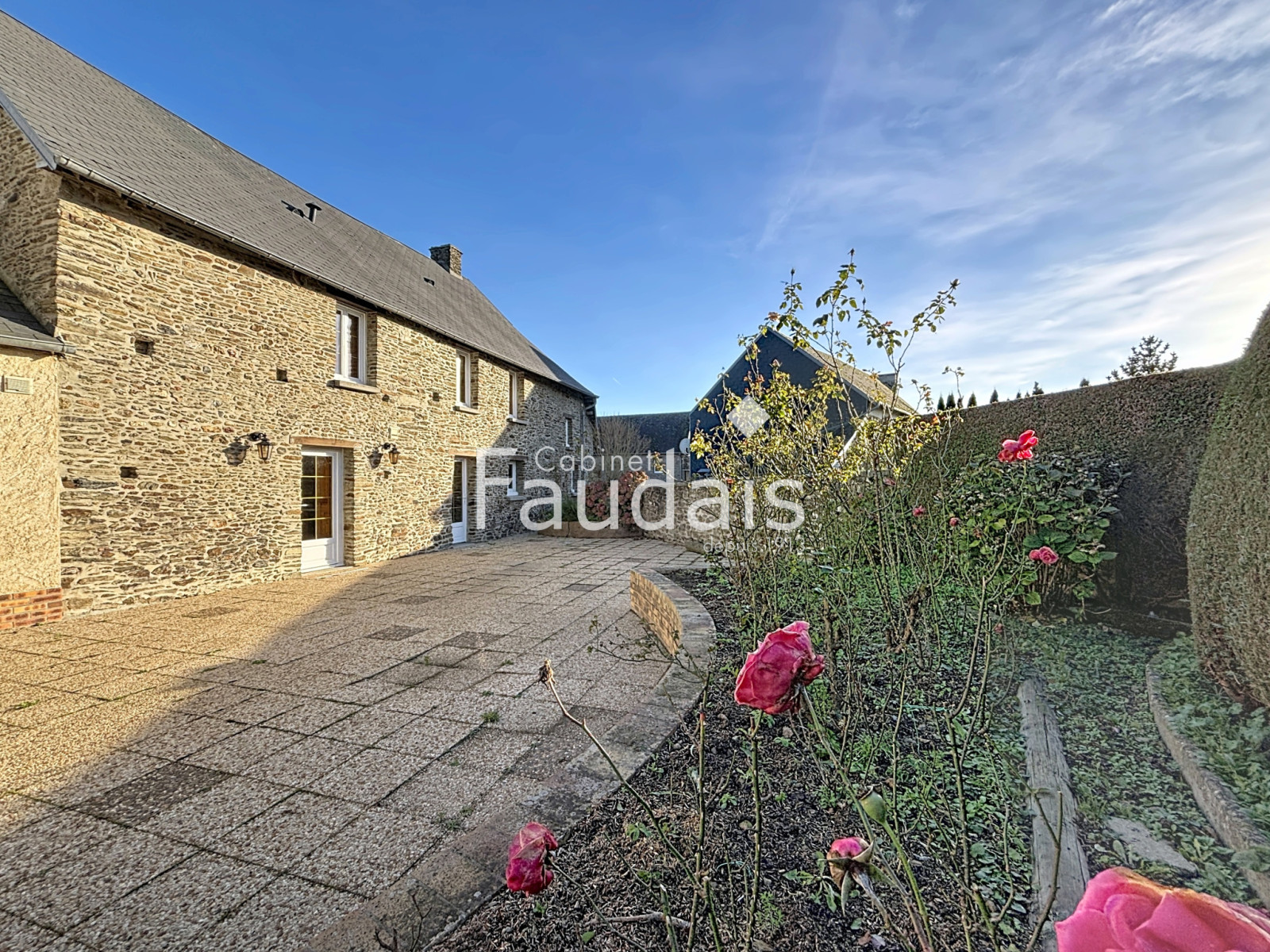 
                                                Vente
                                                 Maison en pierre avec potentiel et dépendances   Saint-Georg